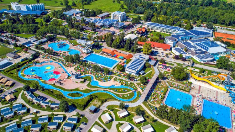 Terme Čatež z bazeni in tobogani iz zraka